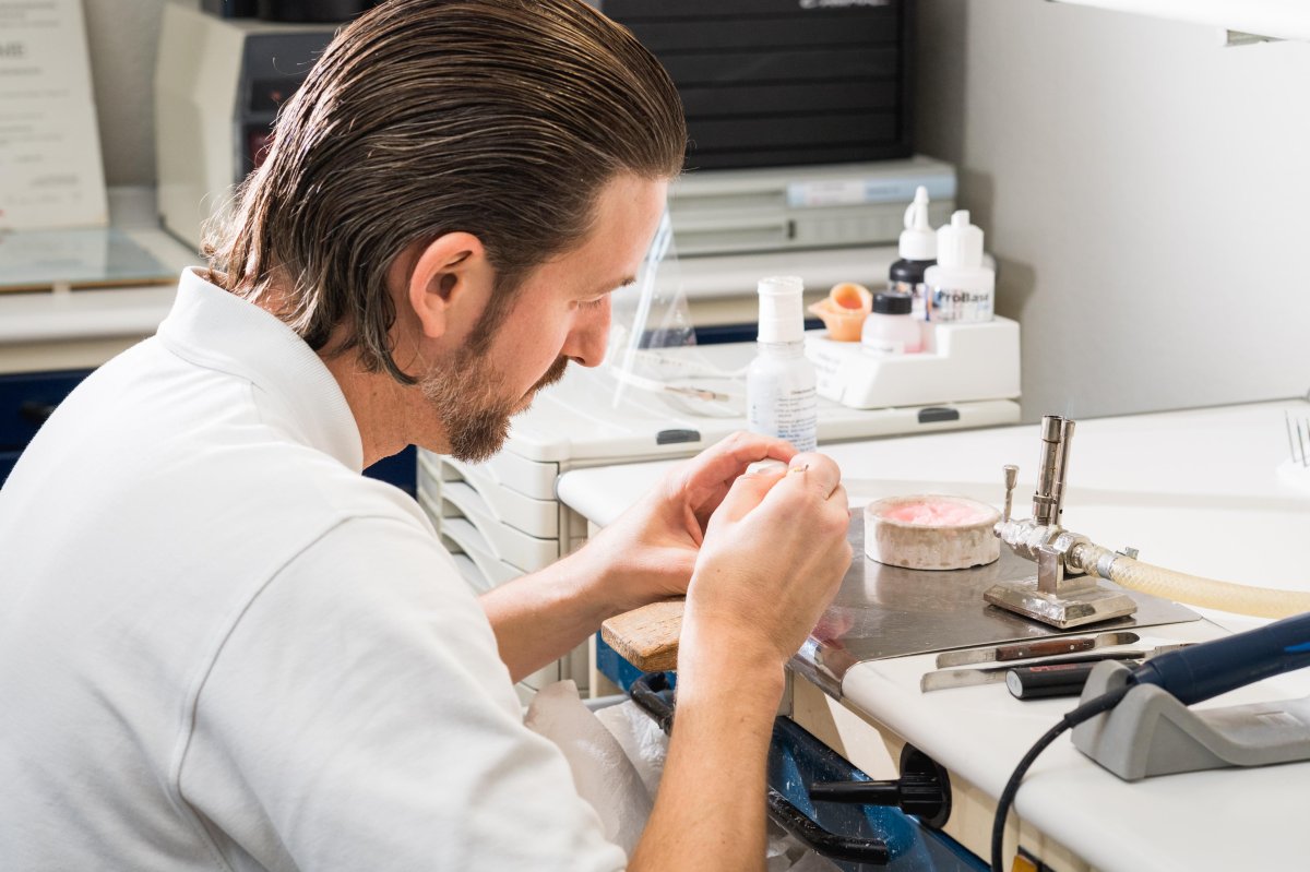  Laboratoires dentaires à Yverdon : Un savoir-faire local face au défi de la mondialisation ! 
